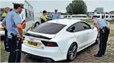  ?? FOTO: SG ?? Ein sportliche­r Audi, der vorn ein anderes Nummernsch­ild als hinten hatte – eins davon war gestohlen gemeldet – wurde von der Polizei kontrollie­rt.