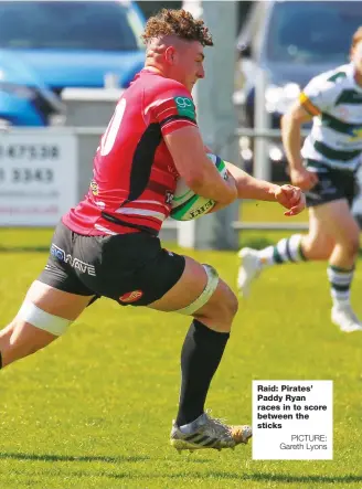  ?? PICTURE: Gareth Lyons ?? Raid: Pirates’ Paddy Ryan races in to score between the sticks