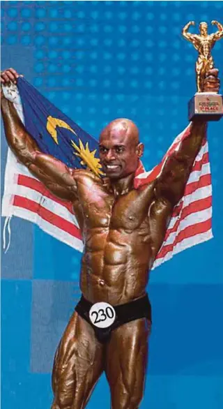  ??  ?? Syarul Azman Mike Mahen celebrates after retaining his world title in Mongolia on Saturday.