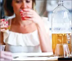  ?? KENA BETANCUR/AFP ?? A woman drinks Kombucha at a workshop by Fermentati­onist Cheryl Paswater in the Brooklyn borough of New York City.