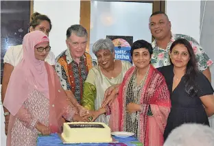  ?? ?? Chief Guest Ambassador Robin Yarrow, Nikhat Shameem, Farzana Gounder and contributo­rs cutting the cake.