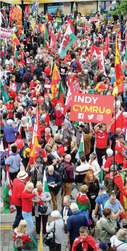  ?? PICTURES: MARK LEWIS ?? Some of those who took part in the march for Welsh Independen­ce, Merthyr Tydfil