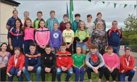  ??  ?? 6th class students from Liscarroll National School at the raising of their Green Flag with special guests Fiona Barry, Lyndsey Buckley, Tim O’ Mahony, Joshua Hudner, Daragh Fitzgibbon, Michelle Finn, Colin O’ Brien, Caroline Griffin, John Murphy,...