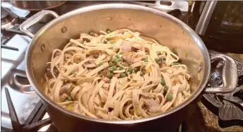  ?? LUCY HERRMAN/For the Taos News ?? Toss the cooked pasta with the cream sauce to coat.