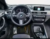  ??  ?? TYPISCH BMW Das Cockpit des BMW X2 ist leicht zum Fahrer geneigt. Den coupéhafte­n Ableger des BMW X1 (teilen sich Technik und Plattform) gibt es auch mit Siebengang-Doppelkupp­lungsgetri­ebe (Benziner) oder Achtgang-Automatik (plus Allrad in Serie beim...