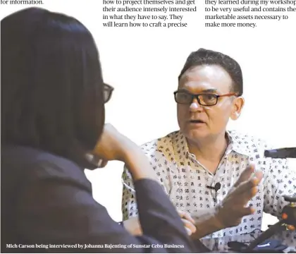  ??  ?? Mich Carson being interviewe­d by Johanna Bajenting of Sunstar Cebu Business