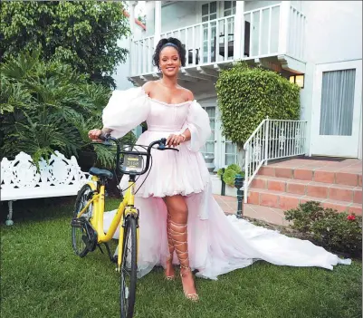  ?? PROVIDED TO CHINA DAILY ?? Award-winning singer Rihanna, who has sold 50 million albums worldwide, poses with an Ofo bike.