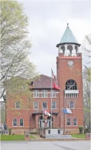  ?? STAFF PHOTO BY BEN BENTON ?? The Rhea County Courthouse in Dayton, Tenn., is pictured in 2017. “While other counties are going down and he’s [Gov. Bill Lee] working on taking everything and opening back up. That was fine until we had this number pop up,” Rhea County Executive George Thacker said after a recent spike.