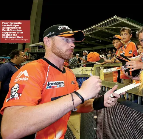  ?? PICTURE: Getty Images ?? Fans’ favourite: Ian Bell signs autographs for Perth Scorchers supporters after beating the Melbourne Stars