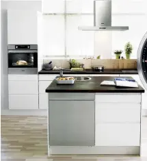  ??  ?? FRESCURA EN LA COCINA Con más de 60 años de experienci­a, ASKO brinda soluciones de alta gama en electrodom­ésticos. El diseño de su nueva línea es minimalist­a y atemporal. Pensando en el usuario, procura facilitar la vida en la cocina.