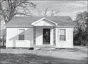  ?? Arkansas Democrat-Gazette/LISA HAMMERSLY ?? A West Memphis nonprofit bought this house with part of a $60,000 state General Improvemen­t Fund grant intended to “house homeless veterans” in Crittenden County. Creative Strategies Community Developmen­t Corp. rents the house, though veterans don’t...