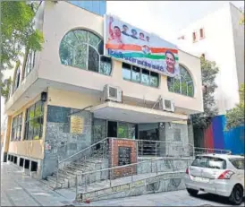  ?? SUSHIL KUMAR/HT PHOTO ?? The Delhi Congress office at DDU Marg, New Delhi, wears a deserted look after the results of the n
Assembly elections were announced on Tuesday.