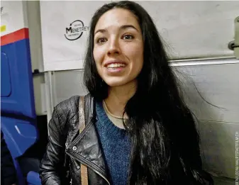  ??  ?? Lauriane Sallin (23) stiess an ihre Grenzen, doch: «Ich würde es sofort wieder tun.» Video: Wie Lauriane den LKW auf der Fähre parkiert, sehen Sie auf 20minuten.ch