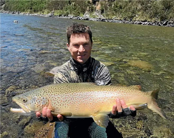  ?? ZANE MIRFIN ?? Australian Peter Gamble with one of the brown trout he caught, which he described as the biggest he’d ever caught in a lifetime of fly fishing.