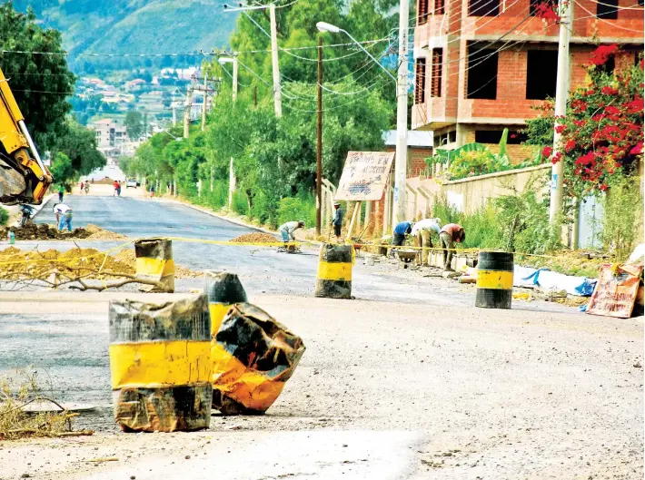  ?? CARLOS LÓPEZ ?? El tramo inconcluso de la segunda fase de la avenida Elías Meneses, que conectará a El Paso con Cercado y el casco urbano de Quillacoll­o.