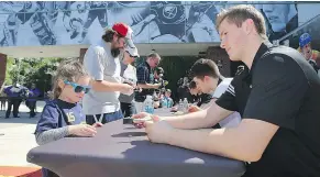  ?? — GETTY IMAGES FILES ?? Michael Rasmussen signs autographs at the NHL combine in Buffalo earlier this month.