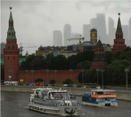  ?? GETTY IMAGES ?? ‘NOT SURPRISING’: Leisure boats float on the Moskva River in front of the Kremlin on Thursday. Russian hackers tried to steal vaccine secrets from the U.S., U.K. and Canada, experts say.