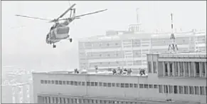  ??  ?? Afghan National Army soldiers descend from a helicopter on to the roof of a military hospital in Kabul. (TheGuardia­n.com)