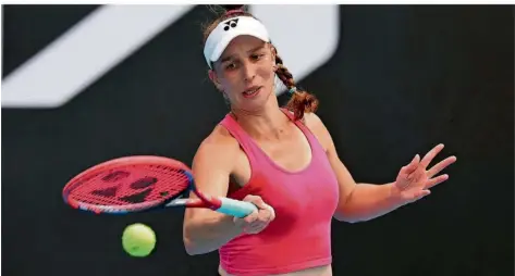  ?? FOTO: GRAY/AFP ?? Tamara Korpatsch hatte in ihrem Zweitrunde­nspiel gegen die Tschechin Barbora Krejcikova Rückenprob­leme und war so in beiden Sätzen chancenlos.