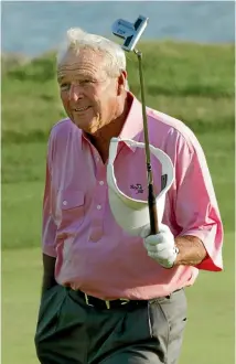  ?? PHOTO: REUTERS ?? Arnold Palmer playing the 18th at his own tournament, the Bay Hill invitation­al in Orlando Florida in 2004.