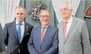  ?? ?? Carlos Melero y Claudio, Juan Gómez de Salazar y José Rodríguez García, en la caseta Er Tronquito