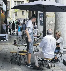  ?? JORDI COTRINA ?? Convivenci­a en la Boqueria, tras el acuerdo de julio.