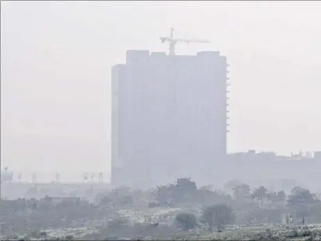  ?? SUNIL GHOSH/HT PHOTO ?? For Monday, the Met department has forecast dense to very-dense fog over Haryana, Punjab, Delhi and north-west UP.