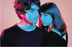  ??  ?? The KVB aus Großbritan­nien weben gekonnt elektronis­che Elemente in ihre Shoegaze-Klänge ein.