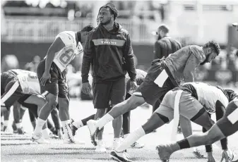  ?? Brett Coomer / Staff photograph­er ?? Once the 21-day window is launched, the Texans will determine if running back D'Onta Foreman, center, is ready to return or if he will miss the remainder of the season.