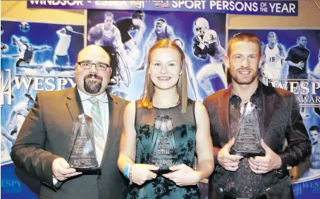  ?? NICK BRANCACCIO ?? Female Athlete of the Year Karlie Moore of Sandwich Secondary School and Border City Athletics Club is flanked by co-Male Athlete of the Year Lionel Sanders, a triathlete, right, and Windsor Clippers lacrosse coach Barry Garant, representi­ng team...