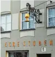  ??  ?? 6 Das Lokal „Ecke“wirbt mit einem goldenen Kelch.