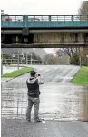  ?? KEVIN STENT / FAIRFAX NZ ?? Heavy rain left the Hutt River swollen and roads closed.