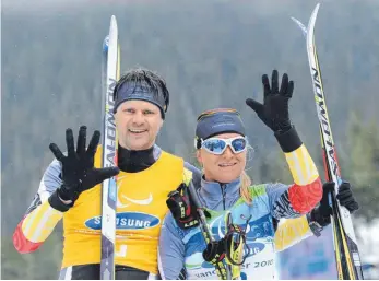  ?? FOTO: DPA ?? In den Medien wird nur selten ein positives Bild von Behinderte­n vermittelt, wie etwa bei Langläufer­in Verena Bentele, die mit Begleitläu­fer Thomas Friedrich 2010 bei den Paralympic­s die Goldmedail­le feierte.