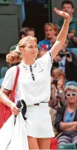  ?? Foto: dpa ?? Vorbildlic­h war Steffi Graf 1996 in Wim bledon gekleidet.