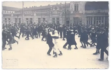  ?? [ Gustav Kapral/Verein Rundtanz am Eis] ?? Seit 1868 wird das Rundtanzen auf dem Eis in Wien ausgeübt – das Foto stammt aus den 1920ern.