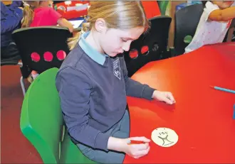  ?? 06_ a44Kilmart­inPSsport0­6 ?? Pupils had a go at making their own special medals.
