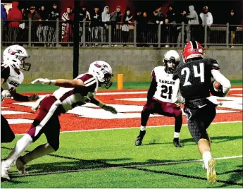  ?? MARK HUMPHREY ENTERPRISE-LEADER ?? Farmington sophomore Caden Elsik broke tackles to score on this 21-yard touchdown pass from quarterbac­k Marqwaveon Watson with 8 seconds left in the first half. The Cardinals routed the Eagles, 50-7, Friday in the final home game of the season at Cardinal Stadium.