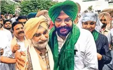  ?? PTI ?? Taranjit Sandhu with his AAP rival Kuldeep Dhaliwal.