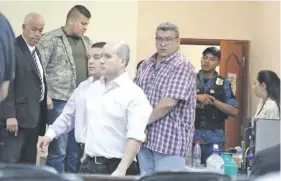  ??  ?? Carlos León Ocampos y Eduardo Ramírez, dos de los cuatro acusados por supuesto tráfico de armas.