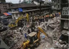  ?? RAFIQ MAQBOOL/THE ASSOCIATED PRESS ?? Rescuers managed to pull 30 injured people from the rubble in Mumbai, India, on Thursday. Police said more than a dozen others are missing.