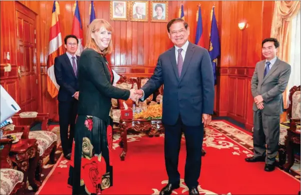  ?? HENG CHIVOAN ?? Sar Kheng greets UN Special Rapporteur for Human Rights in Cambodia Rhona Smith at the Ministry of Interior in Phnom Penh on Wednesday.