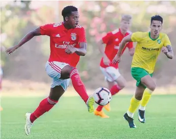  ??  ?? Willock, que já leva dois golos e tem estado em destaque esta época, deve ser titular