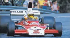  ?? FOTO: ERCOLE COLOMBO/ IMAGO IMAGES ?? 27. April 1975, Montjuic: Jochen Mass auf dem Weg zu seinem einzigen Formel-1-Sieg. Freuen konnte er sich darüber nicht.