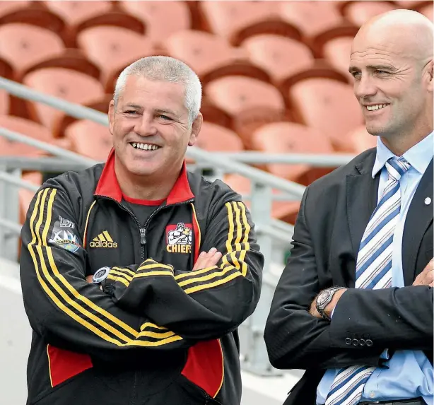  ??  ?? Warren Gatland and John Mitchell share a joke in 2007, when they were with the Chiefs and Western Force respective­ly.