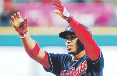  ?? Ap/ron schwane ?? Francisco Lindor, de los Indios de Cleveland, celebra luego de pegar su jonrón número 30 de la temporada el que le permitió empatar la marca de más cuadrangul­ares para un siore boricua en una campaña.