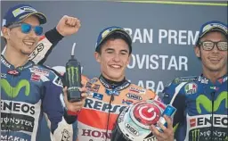  ?? FOTOS: GETTY ?? Marc Márquez dejó el campeonato casi sentenciad­o con su valioso triunfo de ayer en Aragón. Lorenzo y Rossi, segundo y tercero, respectiva­mente, lucharán por un subcampeon­ato que se ha puesto al rojo vivo en esta recta final