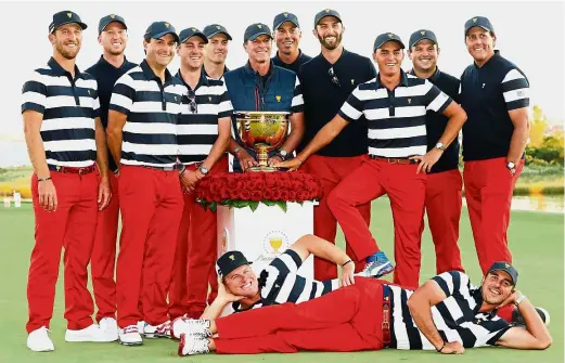  ??  ?? Masters at home: The United States team posing with the trophy after beating the Internatio­nal team 19-11 to win the Presidents Cup at the Liberty National Golf Club in New Jersey on Sunday. — AFP