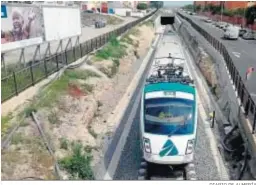  ?? DIARIO DE ALMERÍA ?? Circulacio­nes ferroviari­as en el tramo soterrado en El Puche.