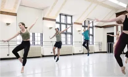  ?? ?? Members of the South Chicago Dance Theatre rehearse at the Hyde Park School of Dance for their upcoming Harris Theater show.