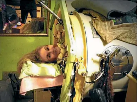  ??  ?? Martha Lillard is one of the last three people in America believed still to be using an iron lung.